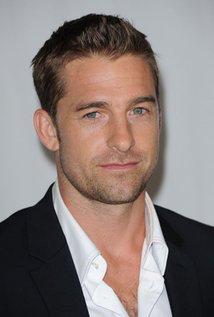 How tall is Scott Speedman?